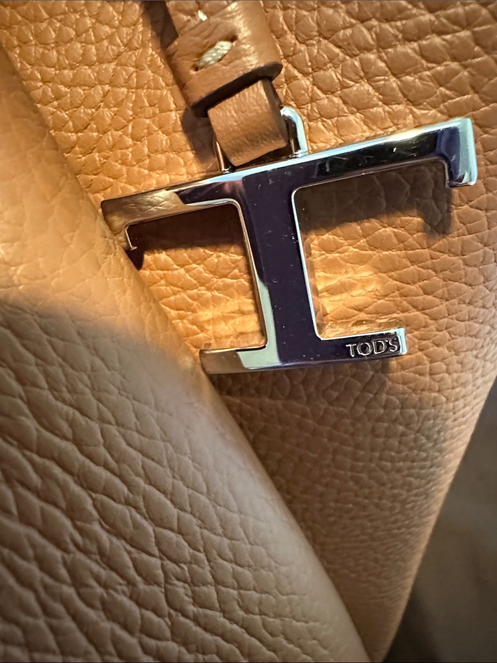 Tod's Tan & Brown Leather Tote Medium - Brown and Burgandy - Picture 5 of 14